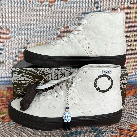 Vans Women’s Crockett High Dec
Quasi White
Vans X Quasi Crockett High Decon Shoe - Picture 10 of 16